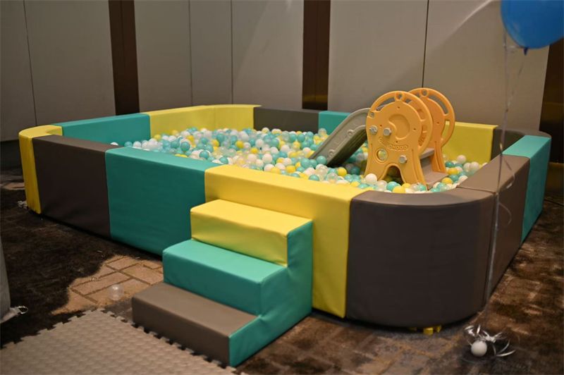 Ball pit with a slide
